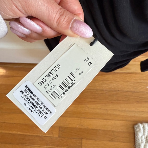 AGOLDE Tania Twist Tee - Picture 3 of 7